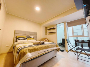 Amplia habitación privada con baño privado y TV